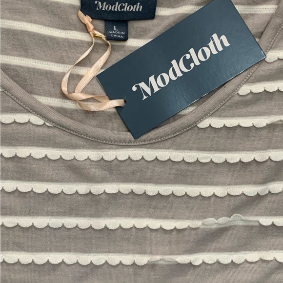 ModCloth Tank Top Size XL Scalloped Striped Gray White Sleeveless - Picture 5 of 5